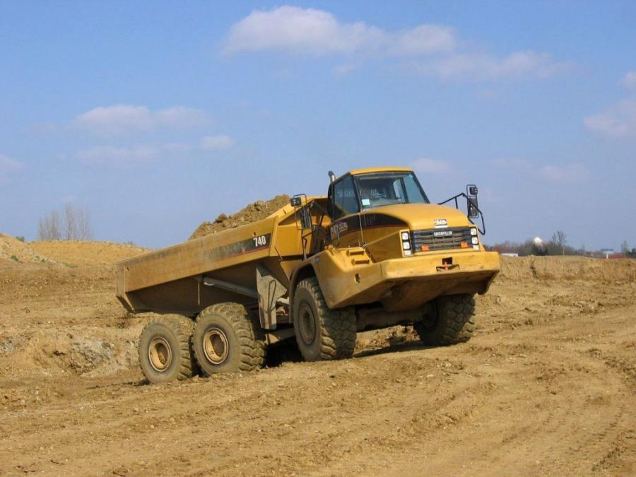  Caterpillar 740 2001 года  (фото 1 из 5)